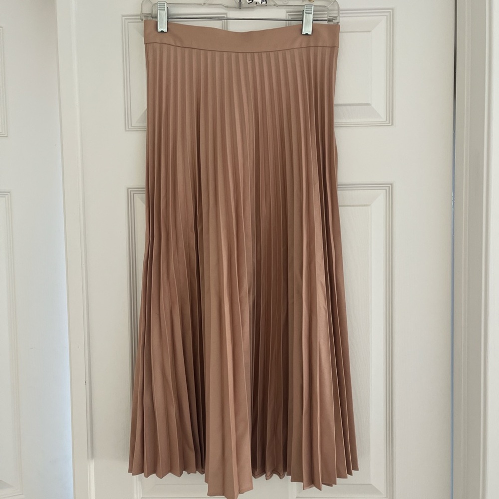 Elegant Tan Pleated Skirt